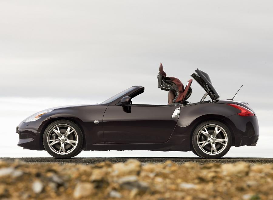  Nissan 370Z Roadster 2009 года  (фото 5 из 10)